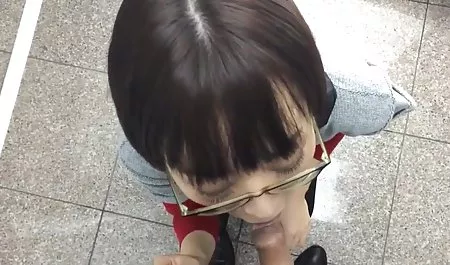Pria itu menunjukkan xxnx indo viral kekurangan dari kisah cinta