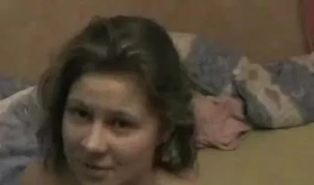 Brunette dalam kaus kaki viral indo porn putih Louise mengisap Martina dan membuka kedua lubang