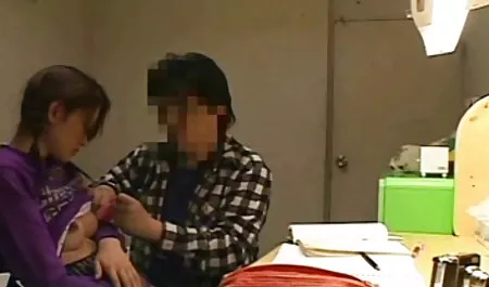 Cowok bercinta dengan orang asing dan saling bercinta di pantat saat video bokep indo viral istirahat