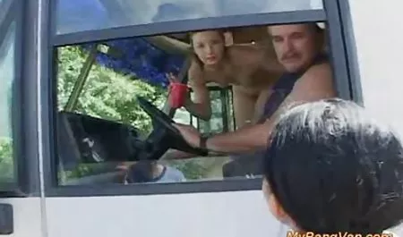 Pasangan berjalan di institut video viral indonesia bokep