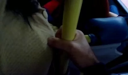 Ayah tiri tidak bisa menahan diri untuk tidak berkoordinasi dengan Elsa bokep indo lagi viral