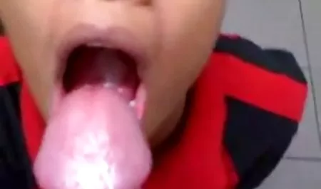Menyambar kepompong ekstraterestrial di video bokep viral di indonesia kabin VIP