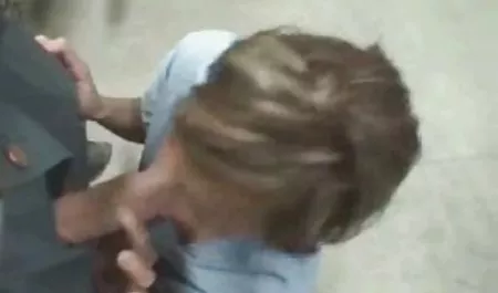 Jenis kelamin Johnny Sinza dengan seorang indo viral porn gadis di tengah lintasan